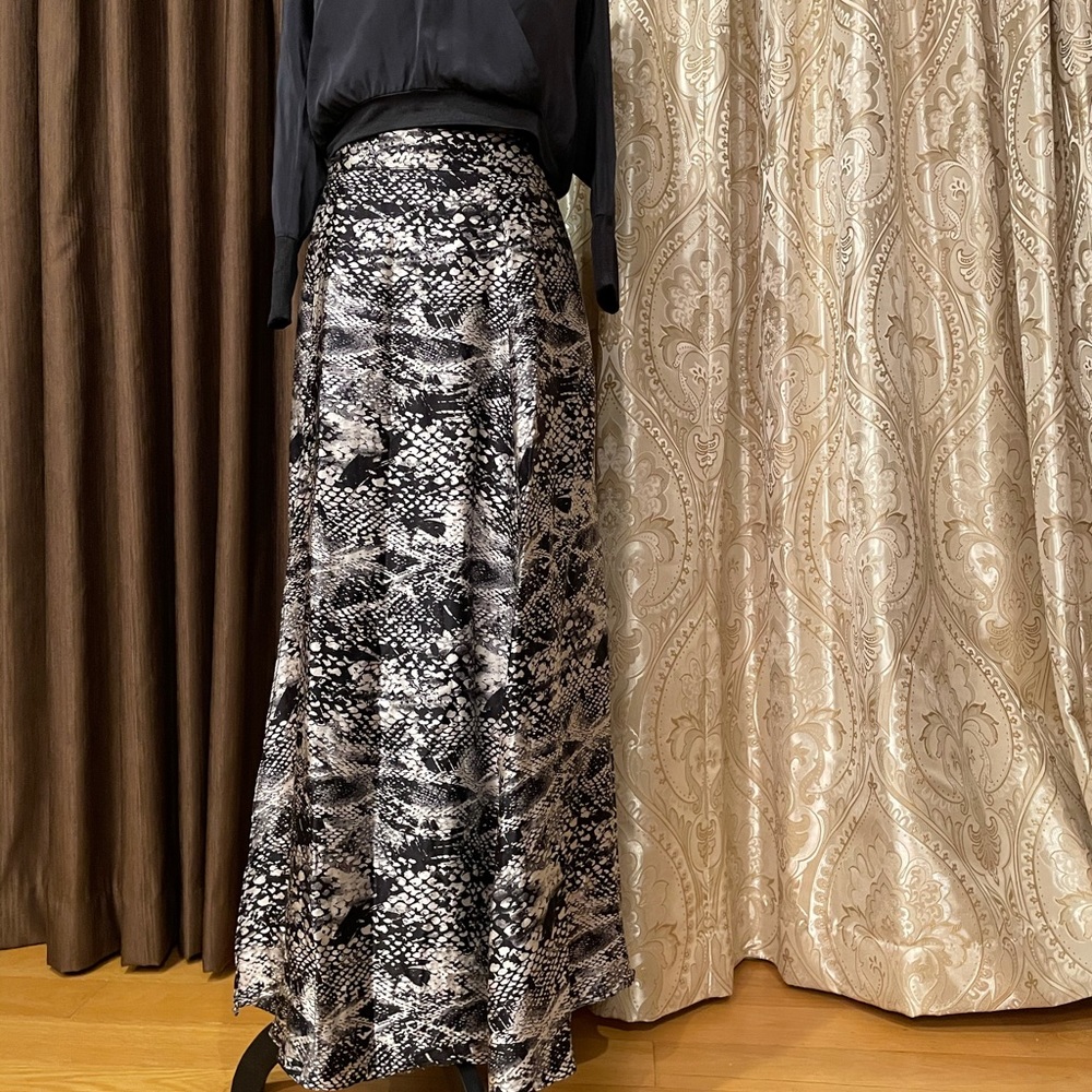 Long silk(100%) skirt